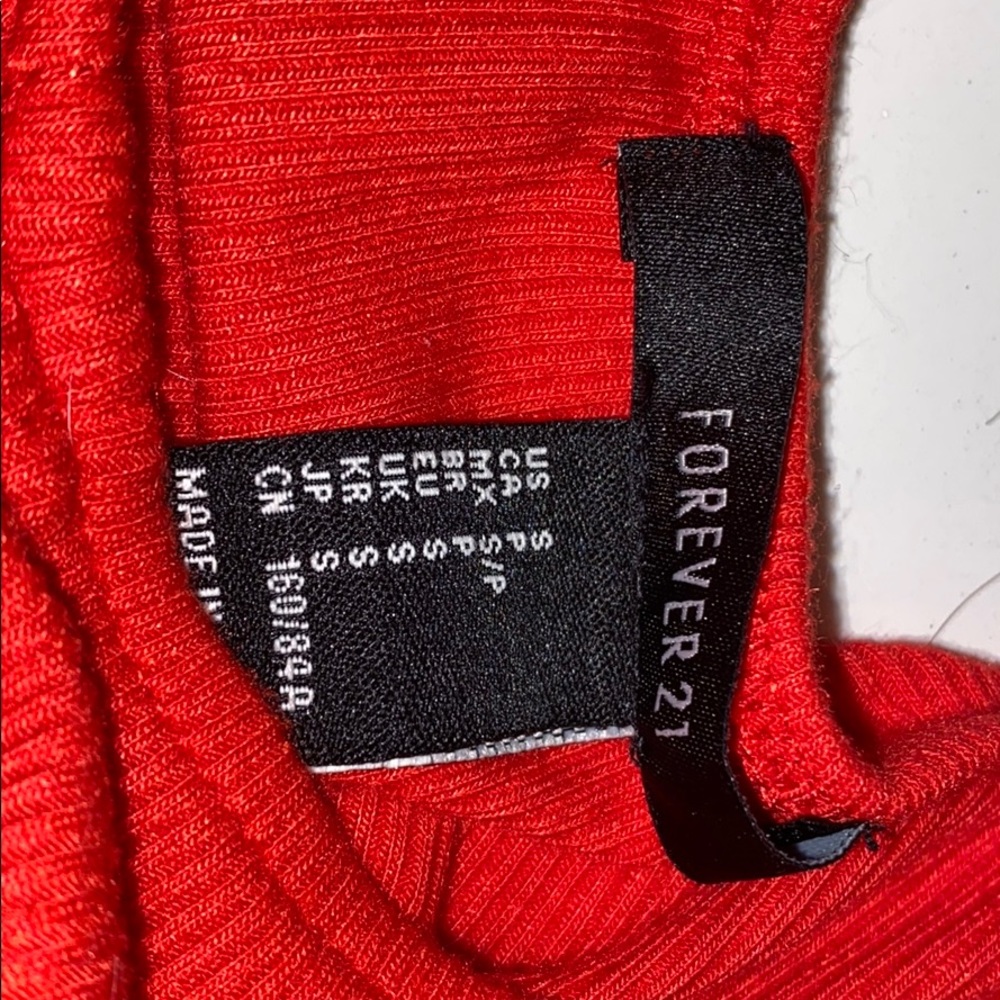 crop tee - Picture 2 of 3